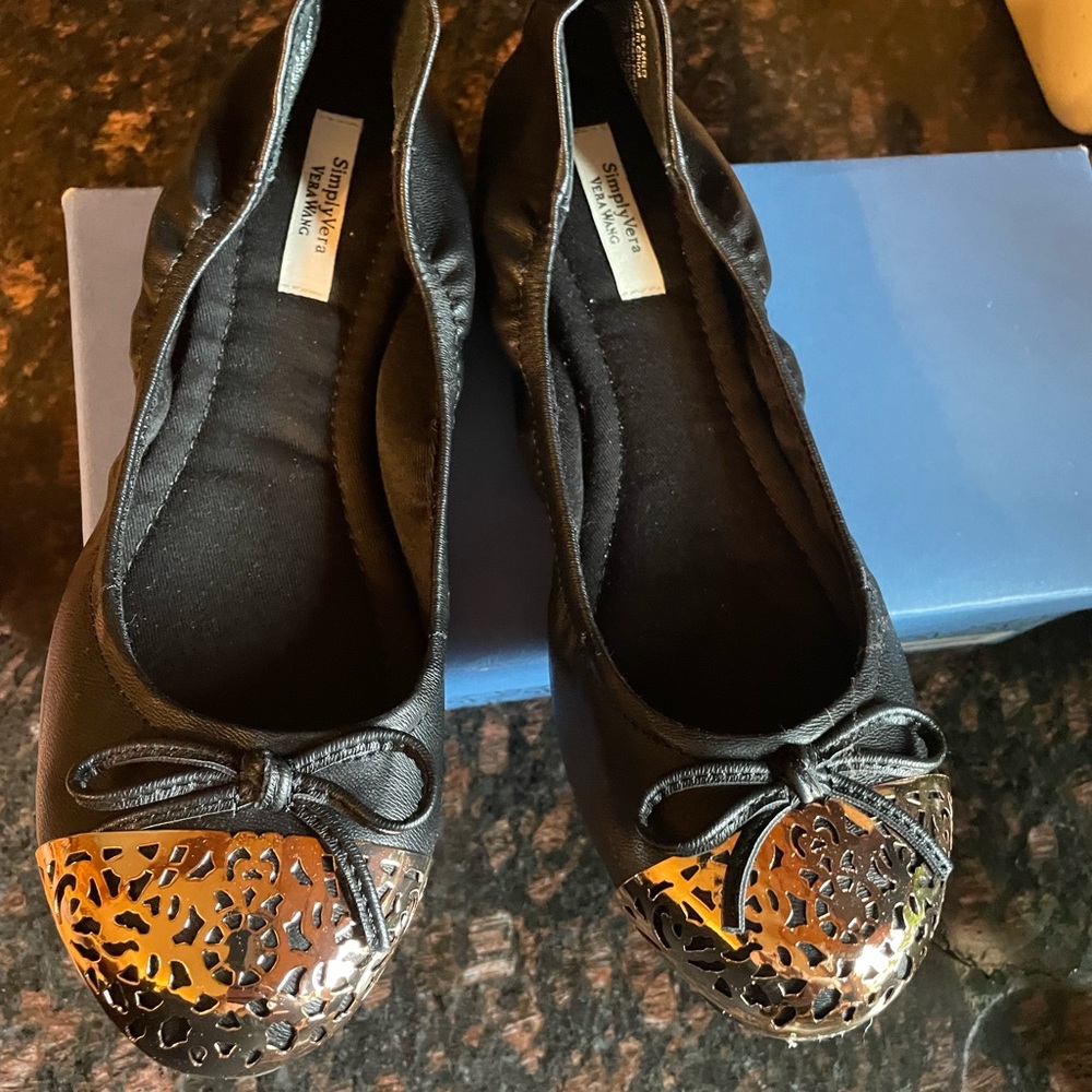 Black flats with gold toe accent !